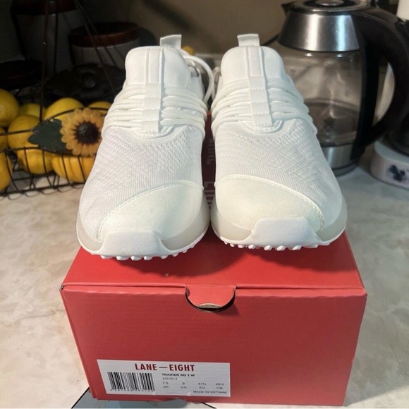 NIB EXCELLENT Lane Eight AD1 Women's
Cloud White Trainer Workout Shoes Size 9 - Picture 6 of 7